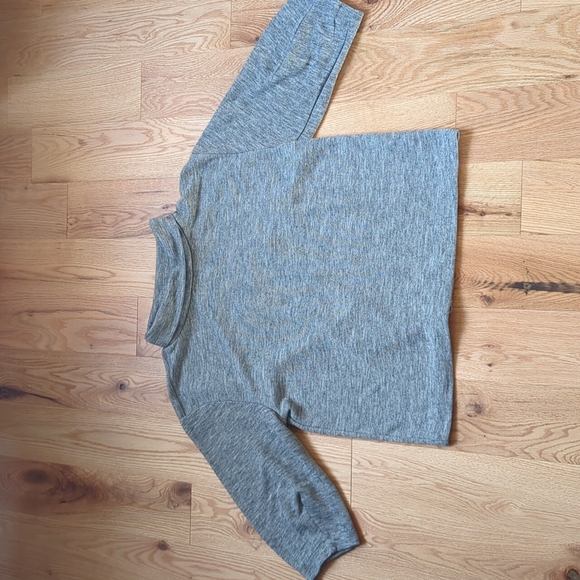 Banana Republic. Women's Mock Turtleneck. Mid sleeve. Grey. Size Small. - Picture 2 of 6